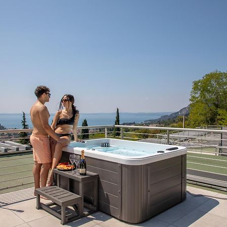 Sunset Lodge - Enjoy Holiday غارْدا المظهر الخارجي الصورة
